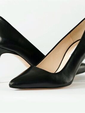 Classic Black Leather Pointed-Toe Pumps by F Major